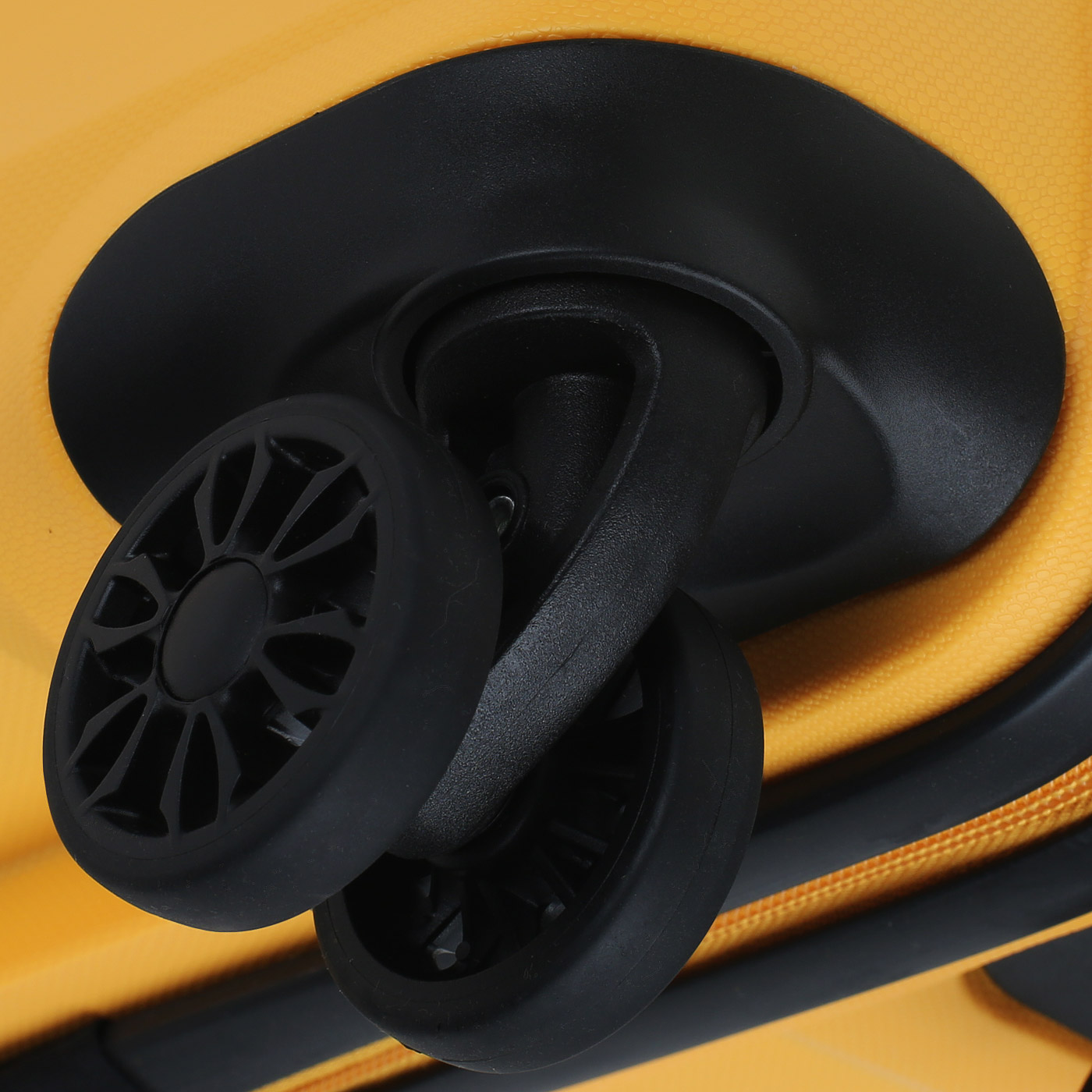 Чемодан для ручной клади из полипропилена с кодовым замком American Tourister Bon Air