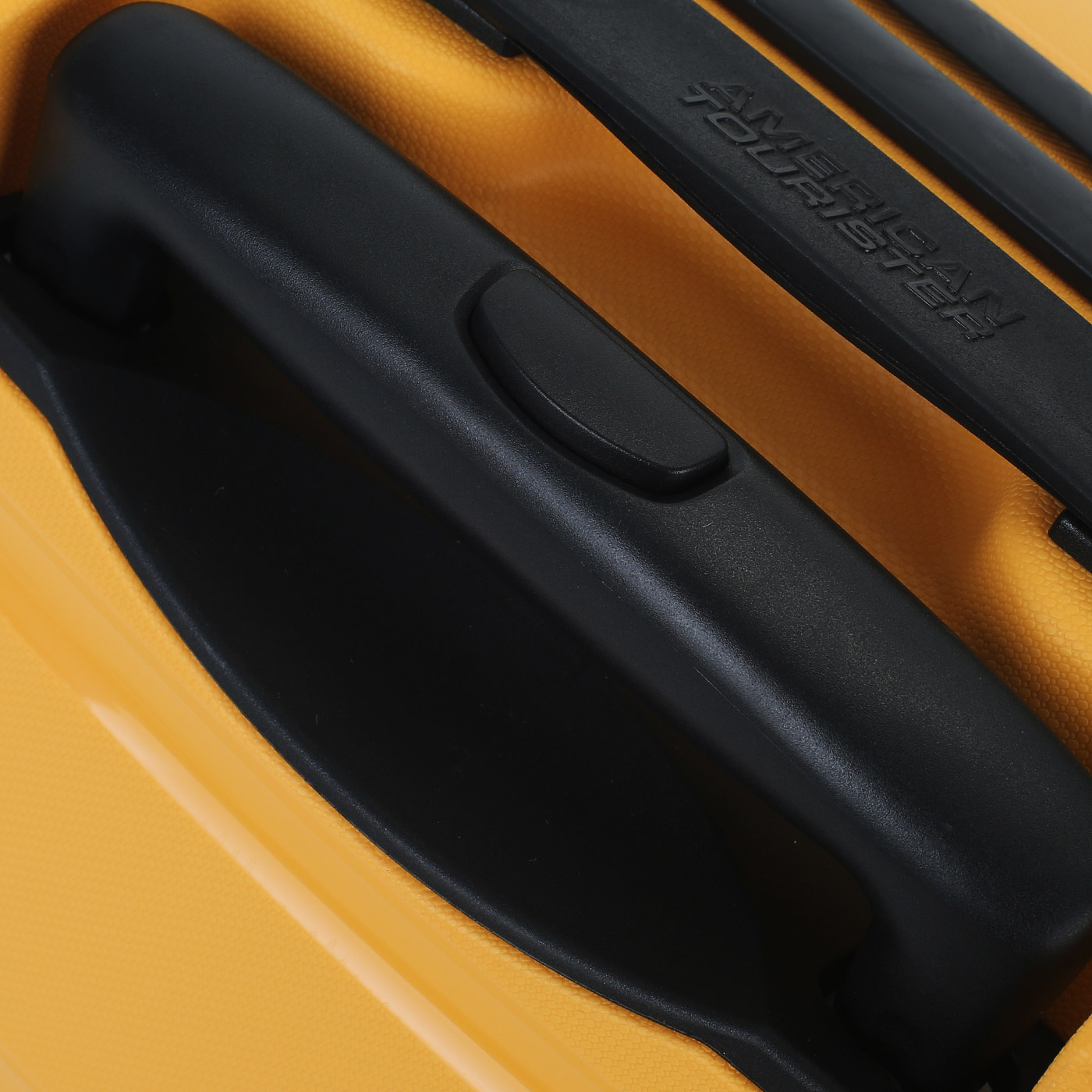 Чемодан для ручной клади из полипропилена с кодовым замком American Tourister Bon Air